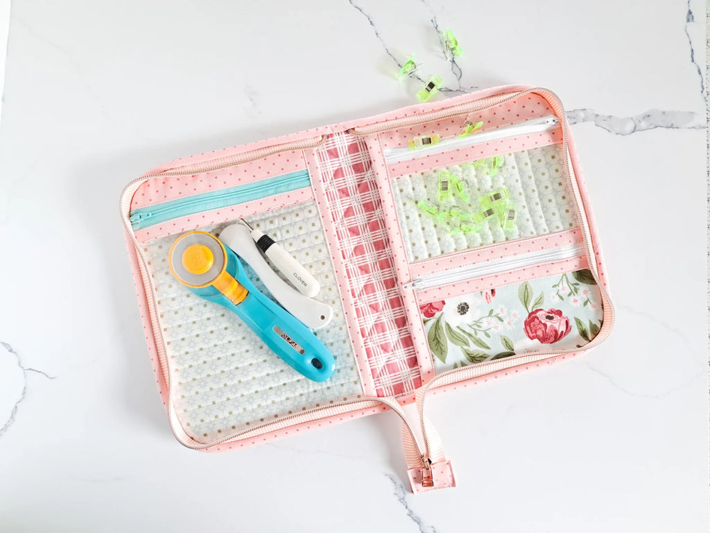 Center Street Quilts - Atlas Zipper Case - CEN104