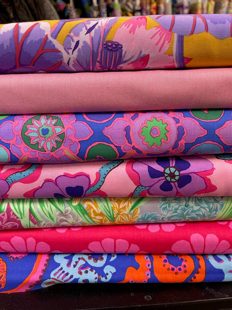 Kaffe Fassett: Custom Curated Bundle #313 - Pinks - (7 Fabrics)