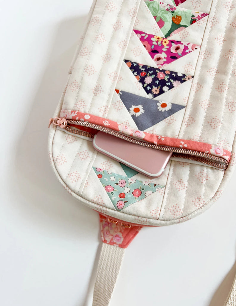 Weekend Sling Bag Pattern by Minki Kim of Sewing Illustrations - SI-BP9