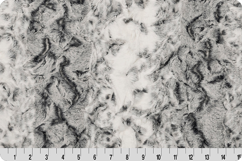 Shannon Fabrics: Luxe Cuddle - Snowy Owl Black