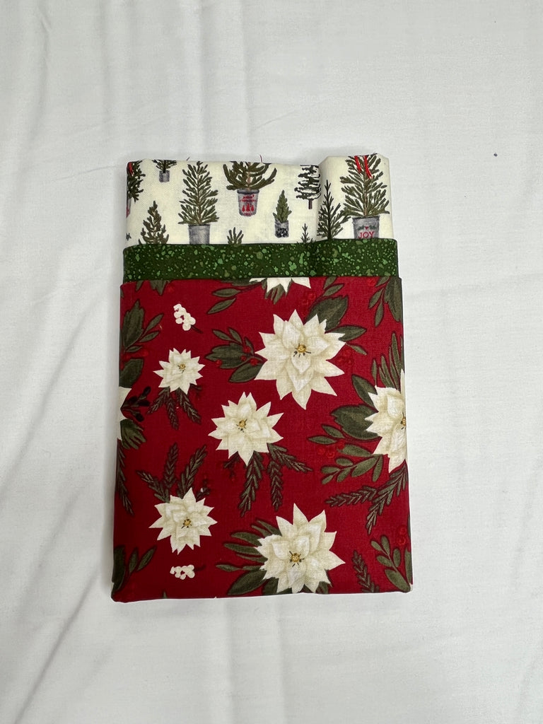 Cream Poinsettias & Trees Pillowcase Kit